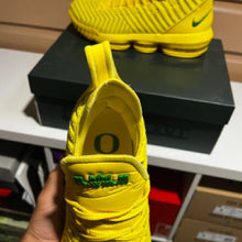 Load image into Gallery viewer, Lebron XVI &quot;Oregon Ducks&quot; PE
