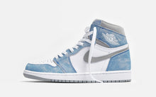 Load image into Gallery viewer, Nike Air Jordan 1 &quot;Hyper Royal&quot;
